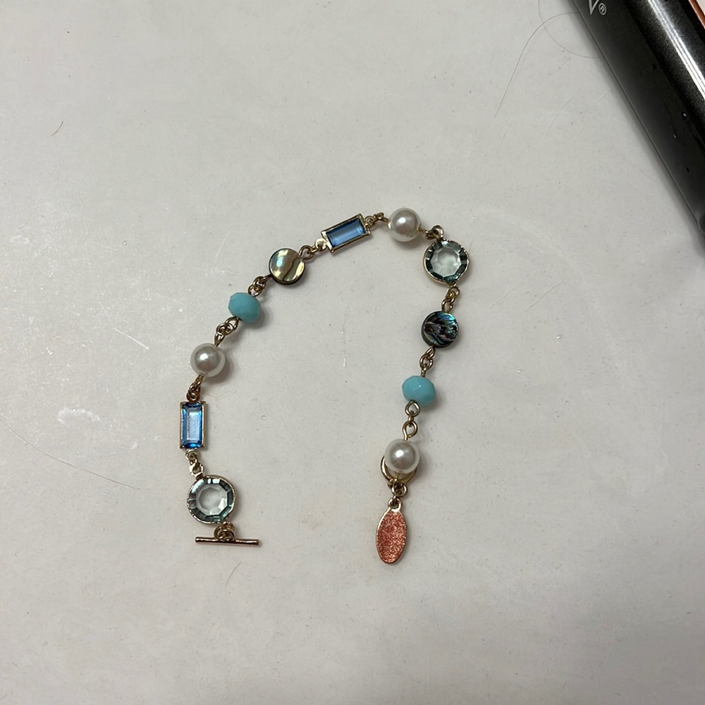 Dainty and simple jewel bracelet